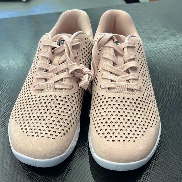 Light pink suede almost brand new condition. Nobull pink suede - Picture 2 of 5
